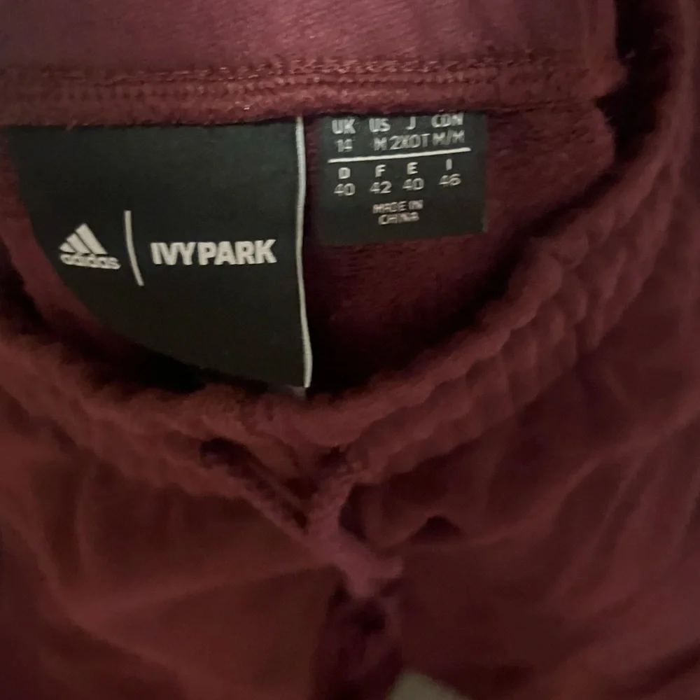 IVY PARK Burgundy tracksuit. - Picture 3 of 4